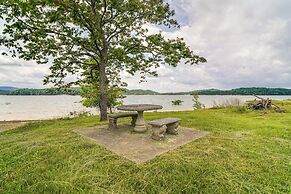 Dandridge Cabin in Inspiration Cove w/ Lake Access