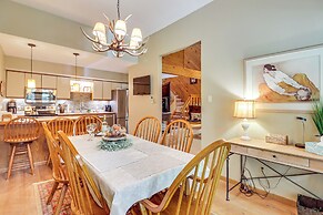 Walk to Restaurants: Lake Harmony Townhome!