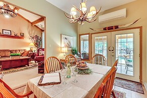 Walk to Restaurants: Lake Harmony Townhome!