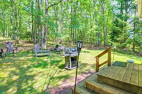 Walk to Restaurants: Lake Harmony Townhome!