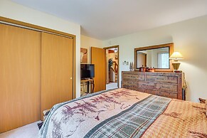 Walk to Restaurants: Lake Harmony Townhome!