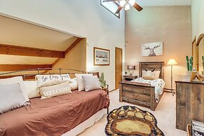 Walk to Restaurants: Lake Harmony Townhome!