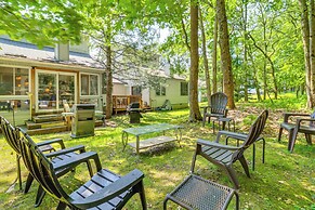 Walk to Restaurants: Lake Harmony Townhome!