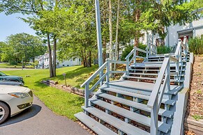 Walk to Restaurants: Lake Harmony Townhome!