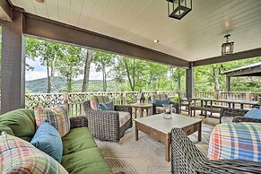 Scenic Cashiers Home w/ Deck & Lake Glenville View