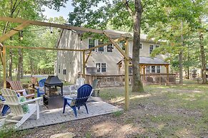 Deck & Fire Pits: Immaculate Poconos Lodge!
