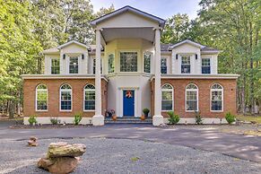 Deck & Fire Pits: Immaculate Poconos Lodge!