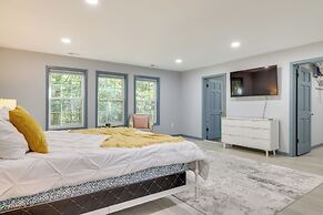 Deck & Fire Pits: Immaculate Poconos Lodge!