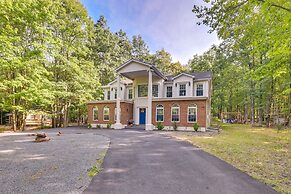 Deck & Fire Pits: Immaculate Poconos Lodge!