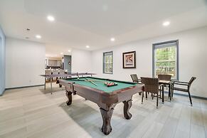 Deck & Fire Pits: Immaculate Poconos Lodge!