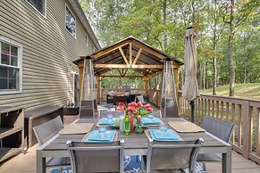 Deck & Fire Pits: Immaculate Poconos Lodge!