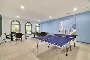 Deck & Fire Pits: Immaculate Poconos Lodge!