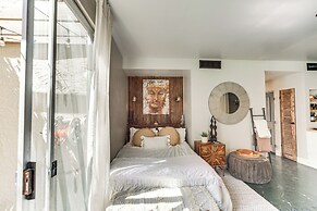 Near Golf: Indian Wells Studio w/ Pool Access