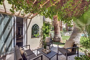 Near Golf: Indian Wells Studio w/ Pool Access