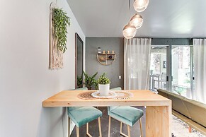 Near Golf: Indian Wells Studio w/ Pool Access