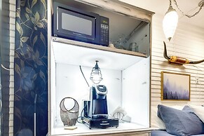 Las Animas Studio w/ Lush Backyard Paradise!