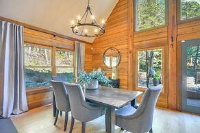 Luxe Cabin in the Woods: Walk to Lake!