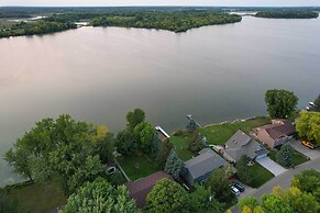 Hugo Home, Direct Lake Access & Private Dock!