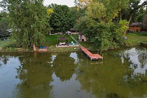 Hugo Home, Direct Lake Access & Private Dock!