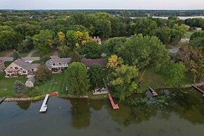 Hugo Home, Direct Lake Access & Private Dock!