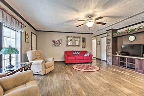 Lovely Sadieville Retreat w/ Deck & Grill!