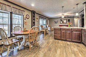 Lovely Sadieville Retreat w/ Deck & Grill!