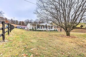 Lovely Sadieville Retreat w/ Deck & Grill!