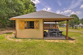 Lakefront Cabin w/ Access to 2 Paddleboats!