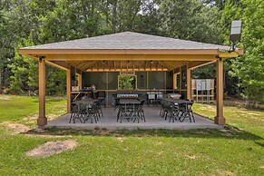 Lakefront Cabin w/ Access to 2 Paddleboats!