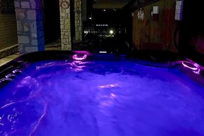 Lakefront Granbury Home w/ Dock, Decks & Hot Tub!