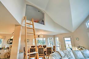Luxurious Oceanfront Flanders Bay Home w/ Kayaks!
