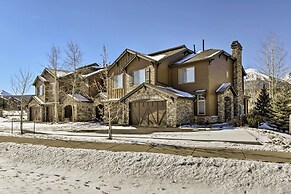 Silverthorne Townhome w/ Hot Tub & Mountain Views!