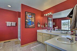 Silverthorne Townhome w/ Hot Tub & Mountain Views!