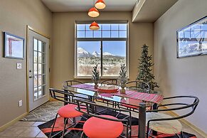 Silverthorne Townhome w/ Hot Tub & Mountain Views!