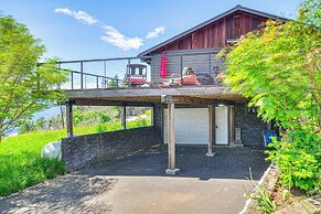 Modern Underwood Home w/ Deck & Mt Hood Views