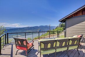 Modern Underwood Home w/ Deck & Mt Hood Views