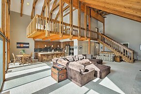 Luxurious Grand Lake Vacation Rental w/ Hot Tub!