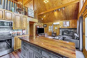Modern Black Hills Cabin w/ Loft & Wraparound Deck