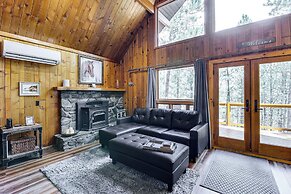 Modern Black Hills Cabin w/ Loft & Wraparound Deck