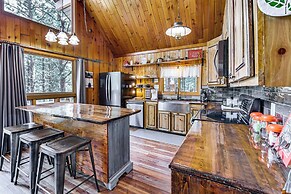 Modern Black Hills Cabin w/ Loft & Wraparound Deck