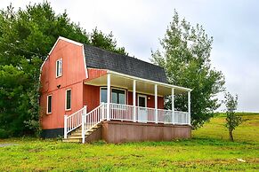 Mountain Top Country Hideaway: 48 Acres, Fire Pit!