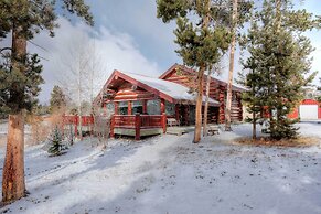 < 1 Mi to Lake Granby: Log Cabin w/ Fire Pit