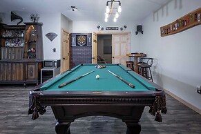 Outlaw Mountain Lodge: Fire Pit & Panoramic Views!