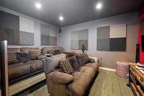 Outlaw Mountain Lodge: Fire Pit & Panoramic Views!