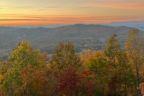 Outlaw Mountain Lodge: Fire Pit & Panoramic Views!