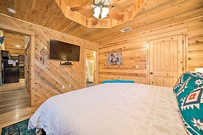 Pet-friendly Broken Bow Cabin With Hot Tub!
