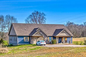 Pet-friendly Brownsville Retreat w/ Porch!