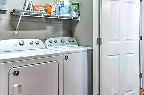 Pet-friendly Brownsville Retreat w/ Porch!