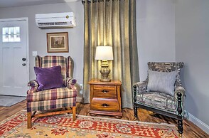 Pet-friendly Brownsville Retreat w/ Porch!