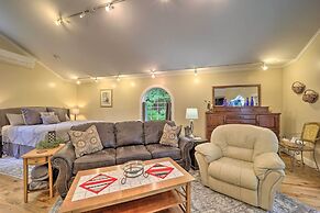 Quiet Studio Escape ~ 2 Mi to Blue Ridge Parkway!